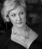Anna K. Larson Sångerska, textförfattare, Revoice manuell röstterapi terapeut