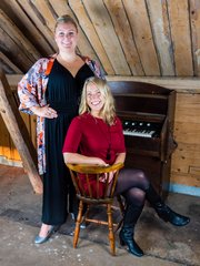 Anna K.Larson och Hanna Carlsson, sång och piano Foto Maria Isaksson